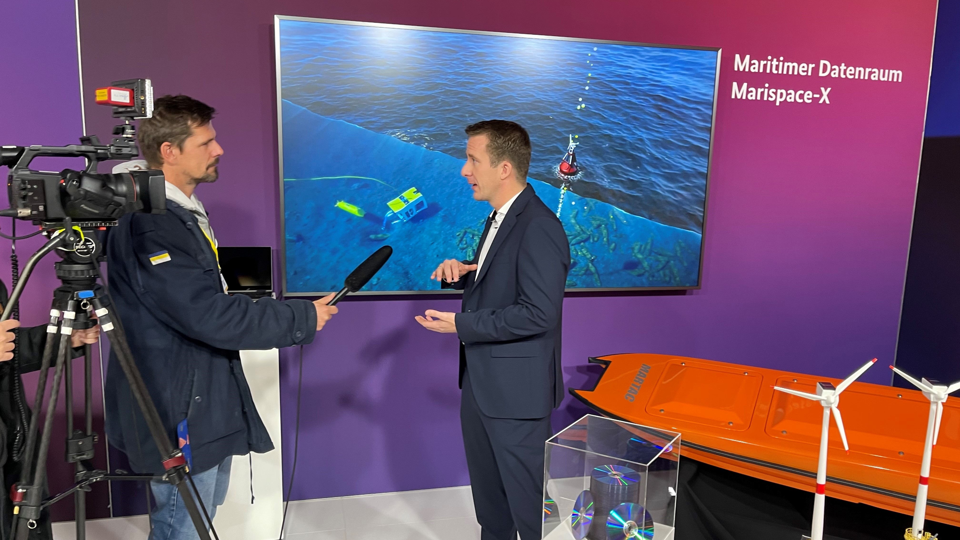 north.io CEO und Marispace-X Koordinator Jann Wendt präsentiert das maritime Gaia-X Projekt auf dem Digitalgipfel 2023